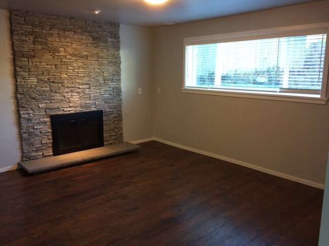 lower level living area - 18731 78th Place West