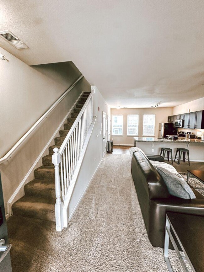 Building Photo - 525 S Patterson Dr