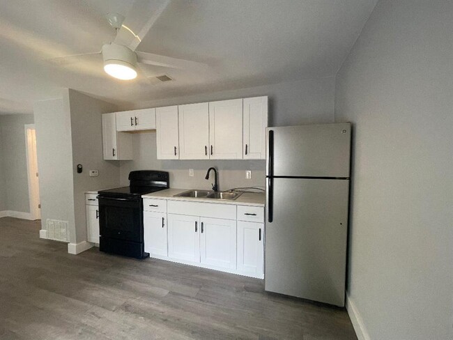 Primary Photo - 2113 River Rd