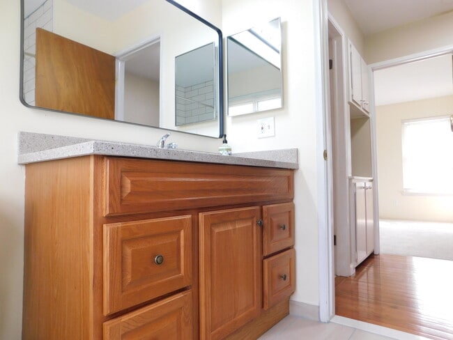 Building Photo - 3385 Burbank Dr