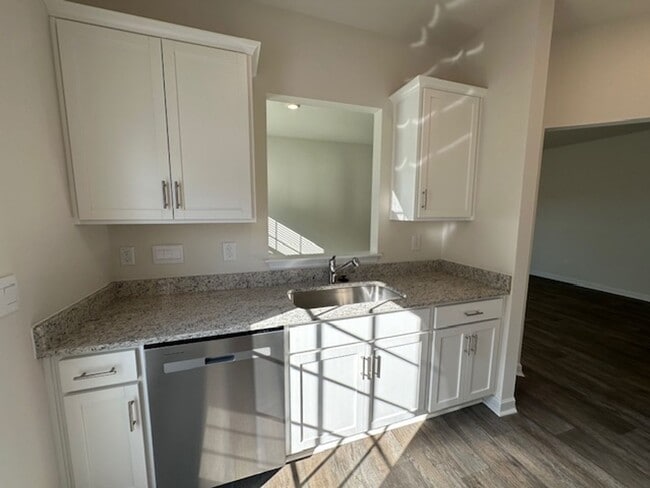 Building Photo - Graham