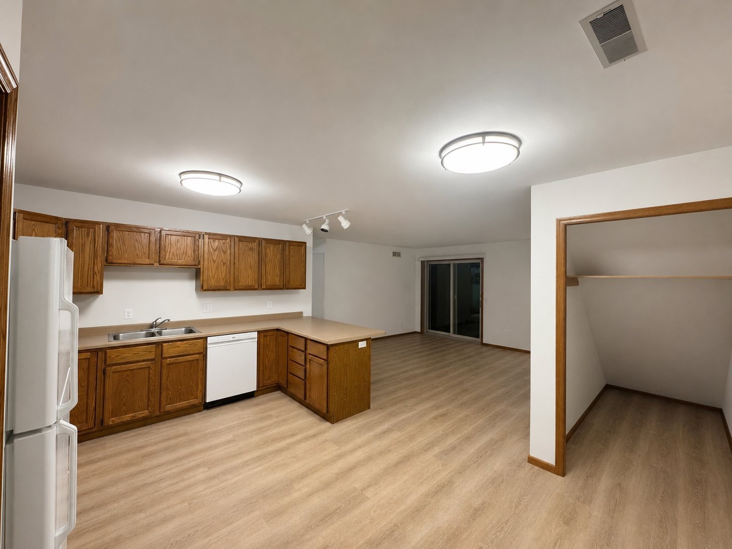 Building Photo - 601 Seminole Way