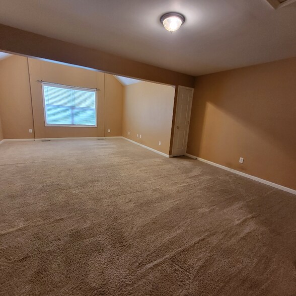 Building Photo - 1115 Oatlands Park