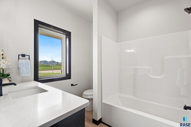 Building Photo - 1107 S Foss Ave