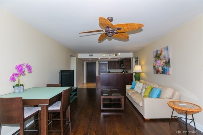 Building Photo - 1551 Ala Wai Blvd