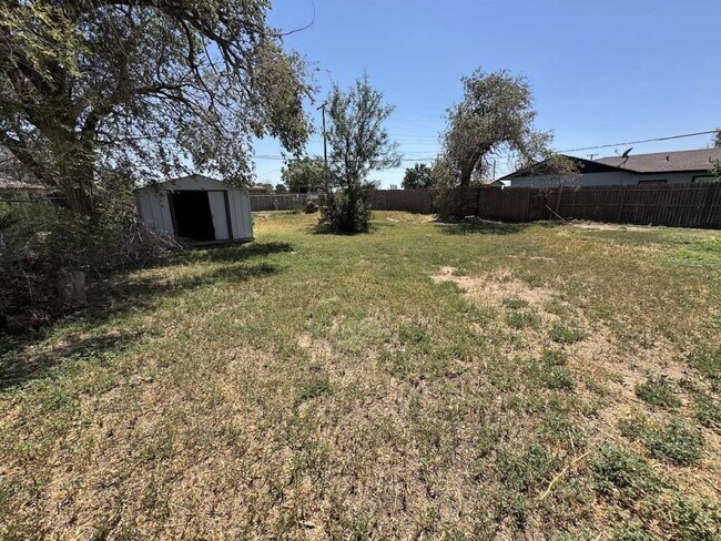 Building Photo - 904 E Stanford St