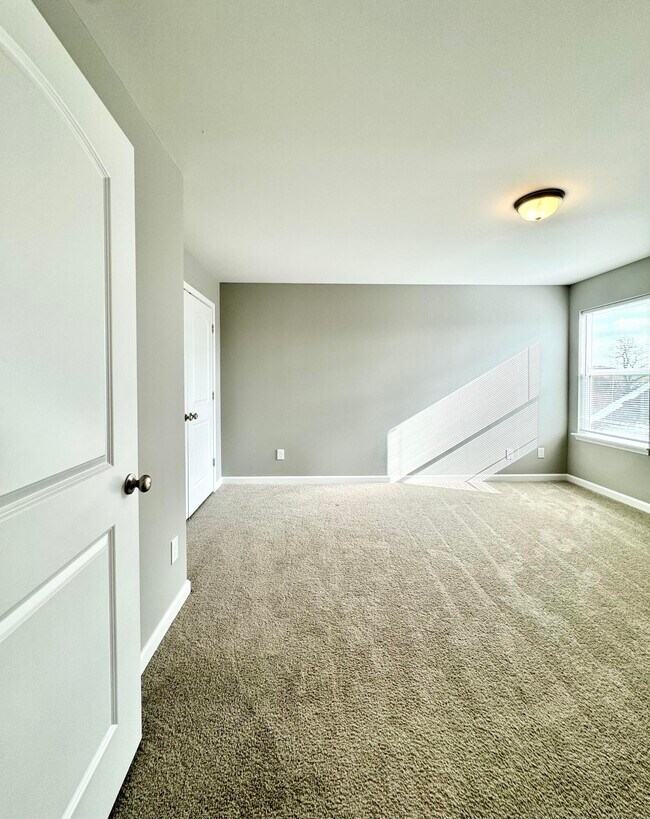 Building Photo - 2346 Huntly Pl