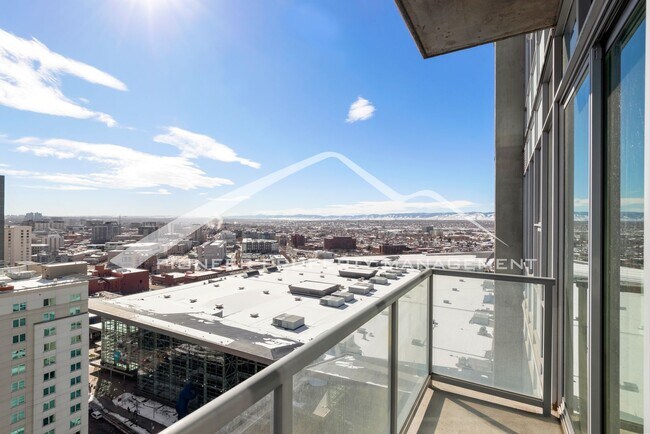 Building Photo - Luxury Condo with Stunning Views and Central AC