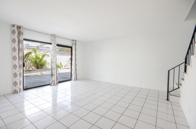 Building Photo - 7035 Lisa Ln