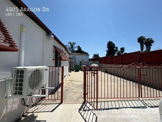 Building Photo - 4005 Aragon Dr