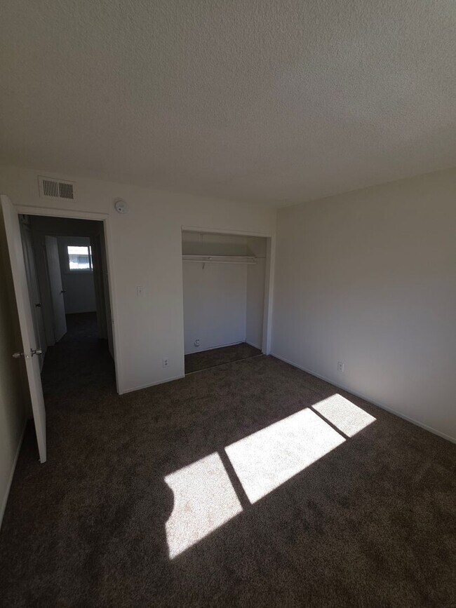 Building Photo - Beautiful 2BR/1BA Condo in Auburn - Move-I...