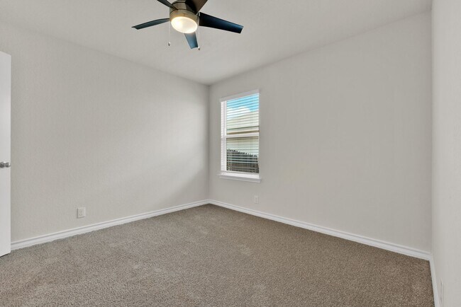 Building Photo - Charming 4-Bedroom Home in Redbird Ranch – Resort-Style Amenities & Prime Location!