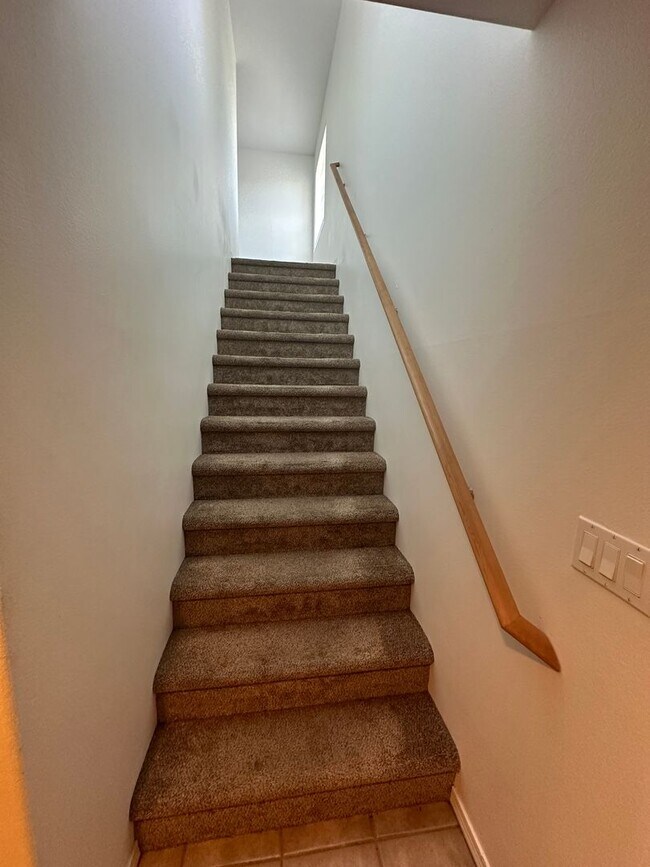 Building Photo - SW Bend House Near the Old Mill District, 4 Bdrms, 2.5 baths, A/C, Office/den, Dbl. Garage