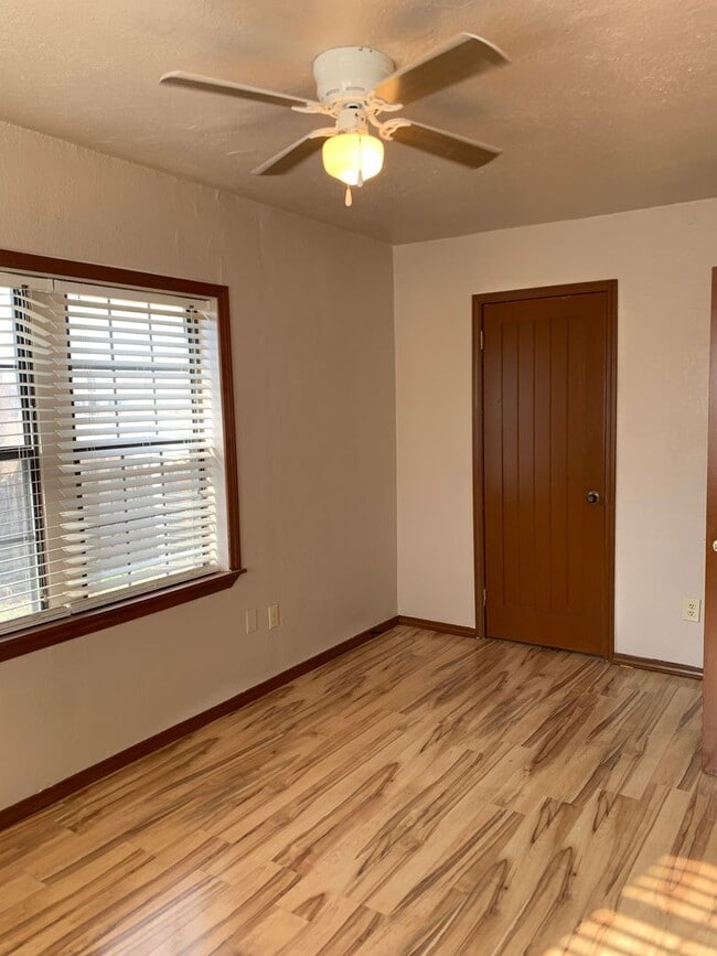 Building Photo - Two Bedroom Home Close to Medical Center
