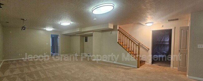 Building Photo - 3030 Devonwood Dr