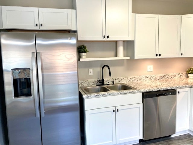 Side by Side Refrigerator & Double Sinks - 1223 E Waldburg St