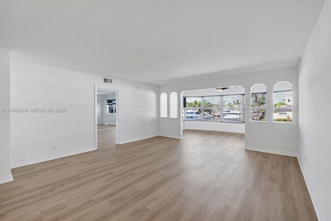 Building Photo - 3111 NE 51st St