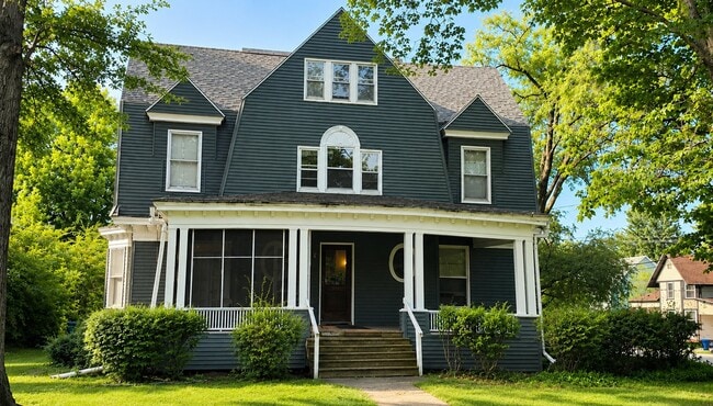 Building Photo - 336 College Ave