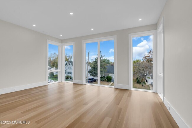 Building Photo - 19 Clarence Ave