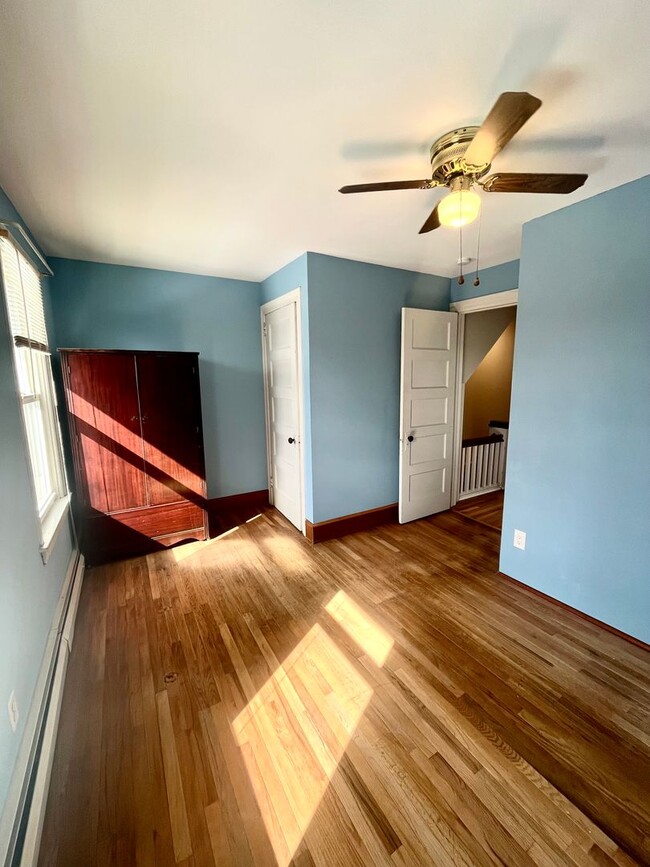 Building Photo - Spacious 4 Bedroom Home Available Now!