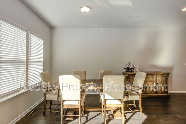 Building Photo - 822 Oval Park Ln