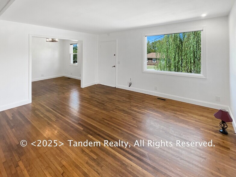 Building Photo - 633 Lane Dr