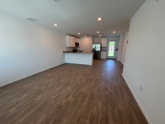 Building Photo - 6003 Pineapple St