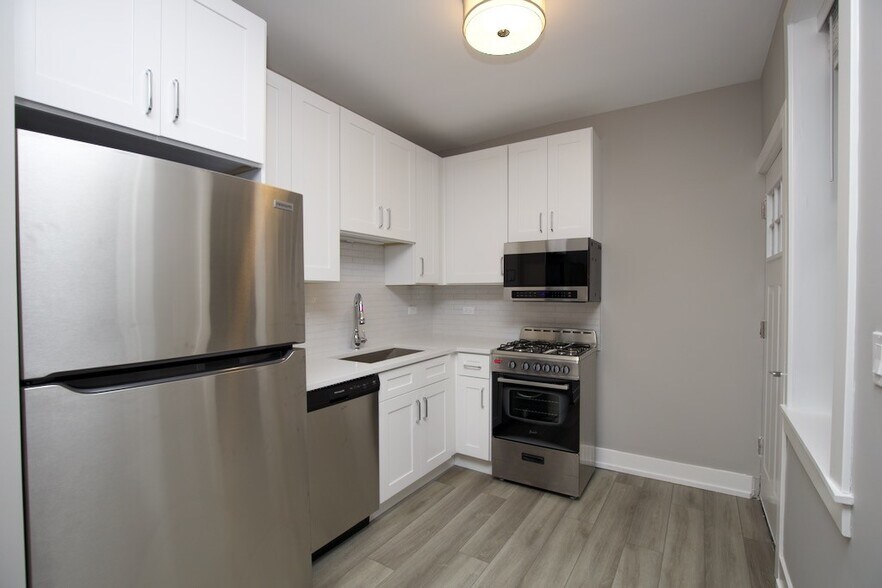 Building Photo - 3854 N Janssen Ave