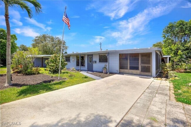 Building Photo - 2047 Harbor Ln