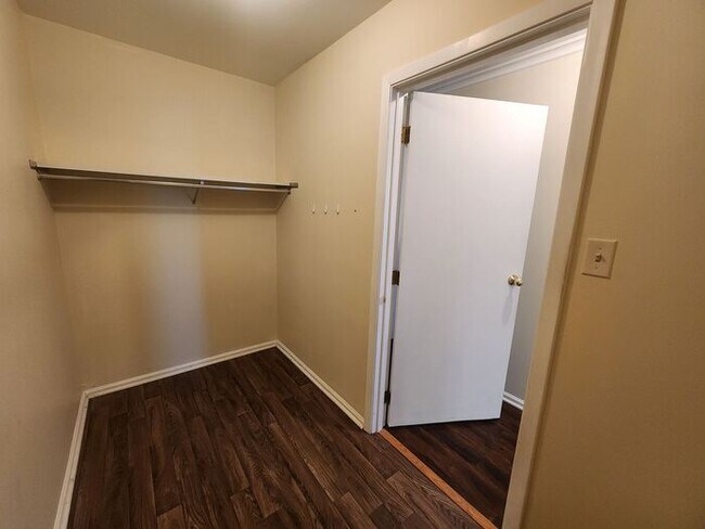 Building Photo - $99 Mother's Day Special - Large 3 Bedroom, 2 Baths and *Pets Welcome!!!