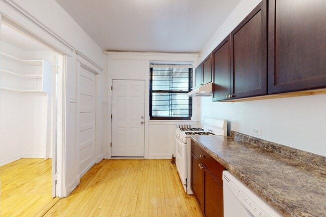 Floorplan - 5335-5337 S. Woodlawn Avenue