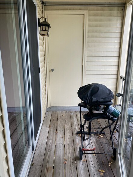 Building Photo - 6 Walden Dr