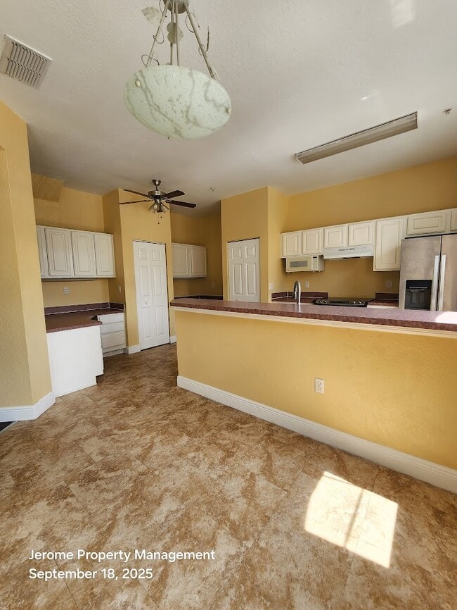 Building Photo - 5011 Sunridge Palms Dr