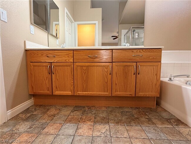 Building Photo - 212 Horizon Peak Dr