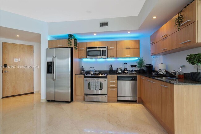 Building Photo - 350 S Miami Ave