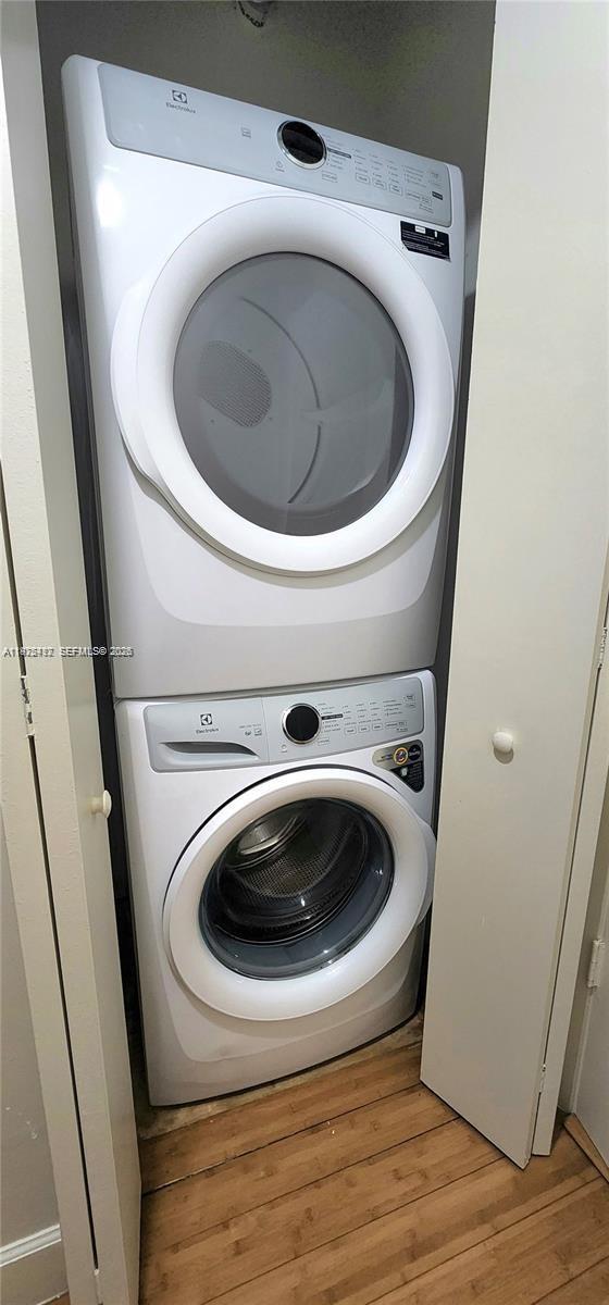 Building Photo - 690 SW 1st Ct