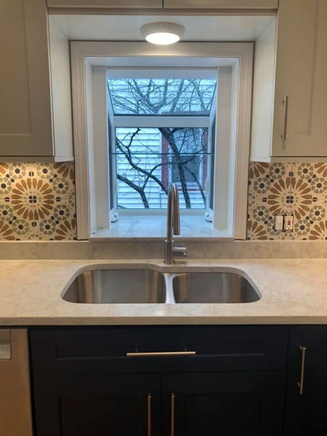 Building Photo - Fully Furnished Beautifully Restored Vinta...