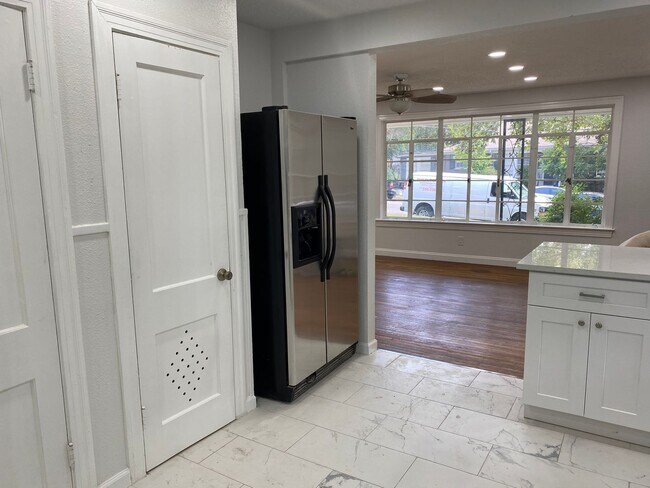 Building Photo - UT PRE LEASE: Charming 3 bed / 2 bath Hous...