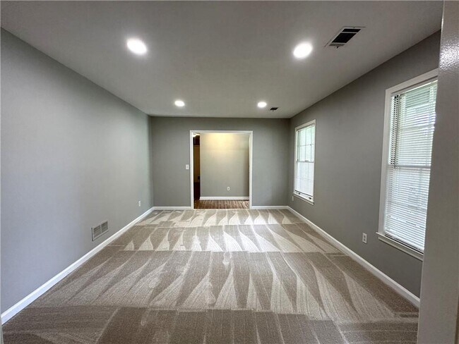 Building Photo - 3559 Ulster Ln NE
