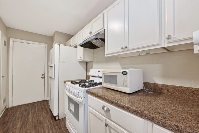 Building Photo - 3927 Prudence Dr