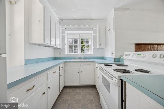 Building Photo - 547 Concord Rd