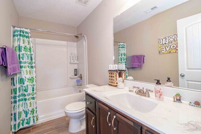 Building Photo - 1411 Freedom Dr