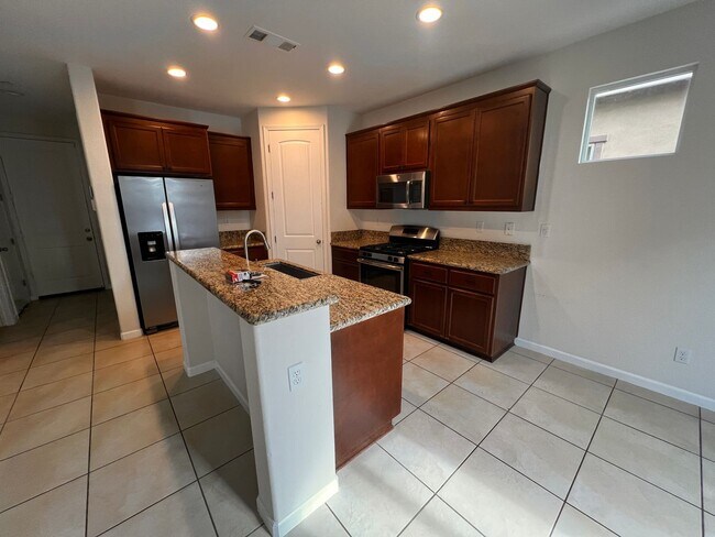 Building Photo - Great looking home and neighborhood in the North Village area close to shopping and freeway access