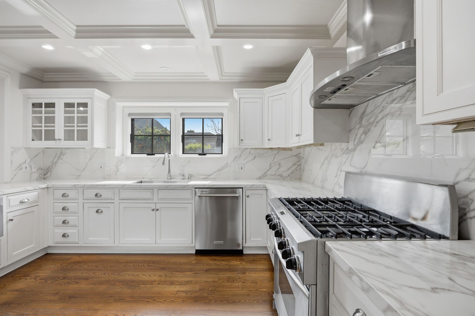 Building Photo - Beautiful Two-Story Burbank Home with Pool, Hardwood Floors & Guest House