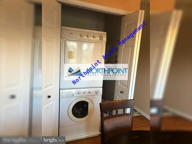 Building Photo - Nice, Sunny & Bright 3 Bedroom 2 full Bath...