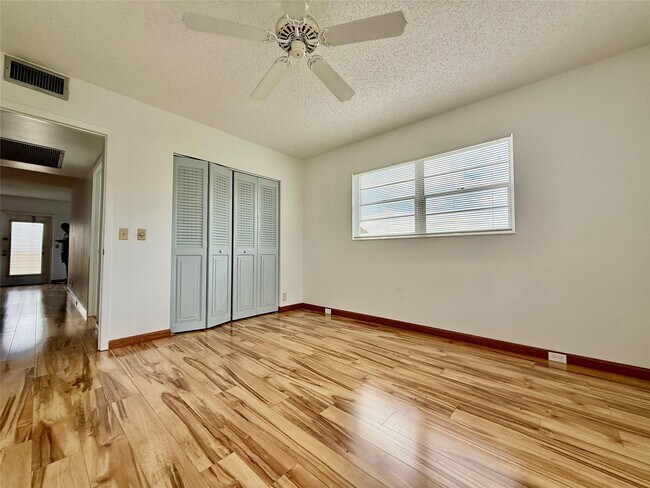 Building Photo - 326 Preston H