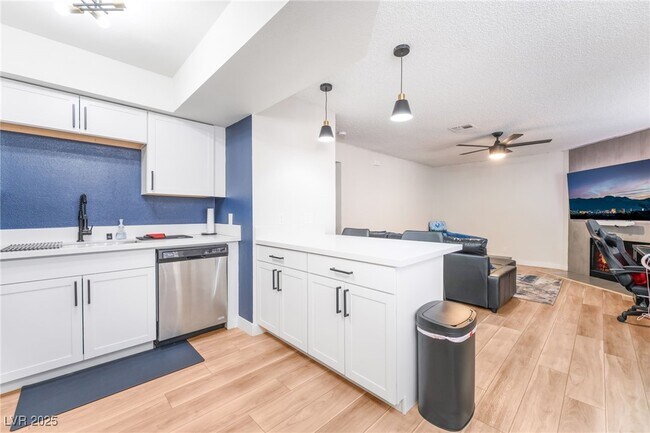 Building Photo - 924 Falconhead Ln