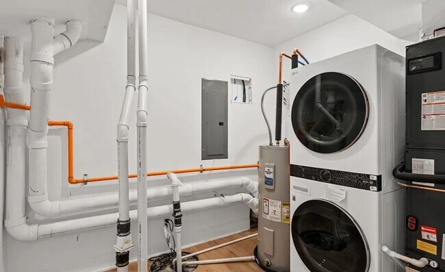 Building Photo - Luxury New Construction Townhome