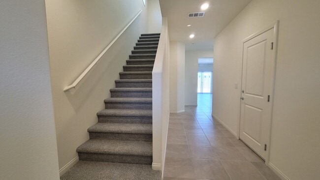 Building Photo - 5-Bed, 3-Bath Home in Spectrum Falls