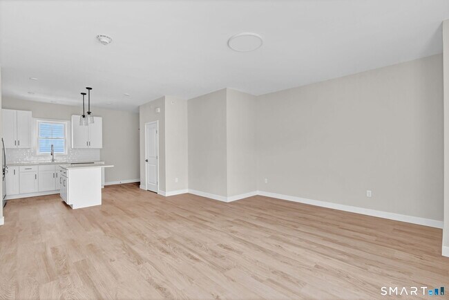 Building Photo - 68 Whiting St